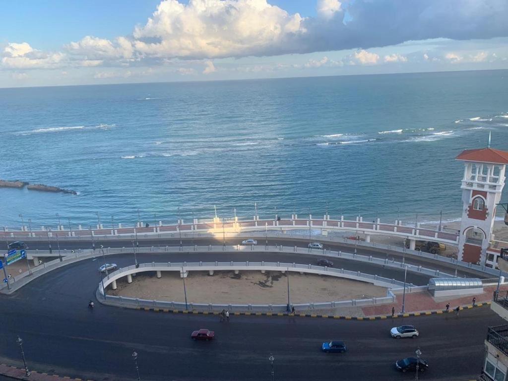 Panoramic Sea View Zamzm Flat Miami Family شقة فندقية زمزم بانورما بشاطئ ميامي - الاسكندرية صف اول مباشر علي بحر - عائلات فقط อเล็กซานเดรีย ภายนอก รูปภาพ