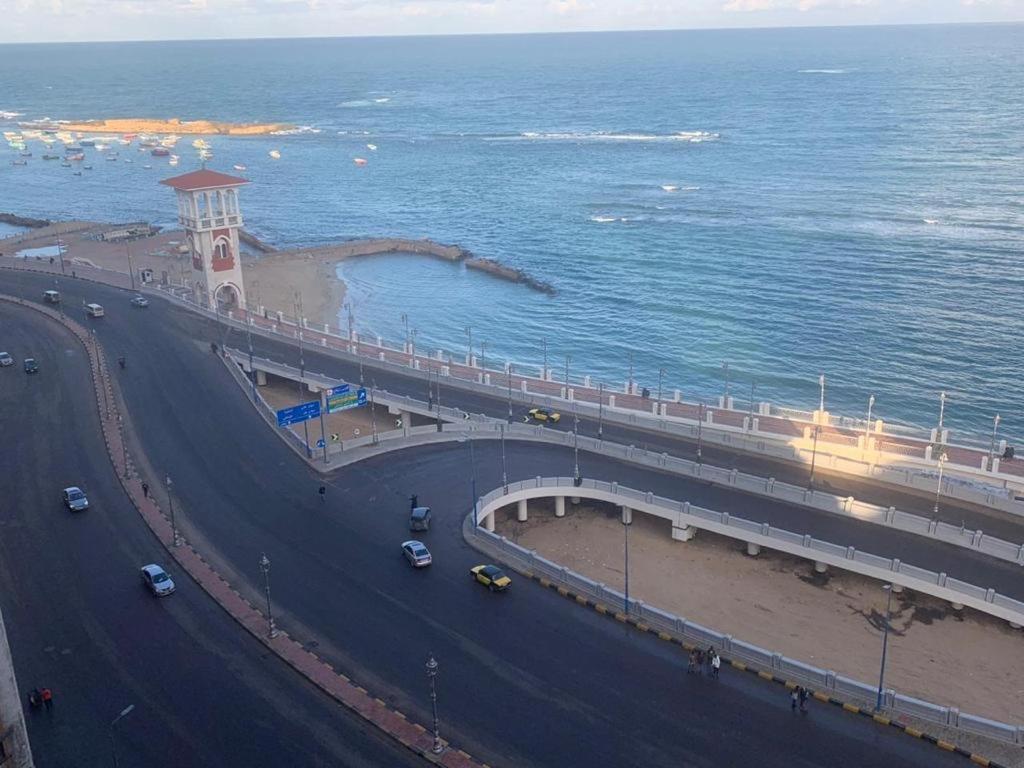 Panoramic Sea View Zamzm Flat Miami Family شقة فندقية زمزم بانورما بشاطئ ميامي - الاسكندرية صف اول مباشر علي بحر - عائلات فقط อเล็กซานเดรีย ภายนอก รูปภาพ